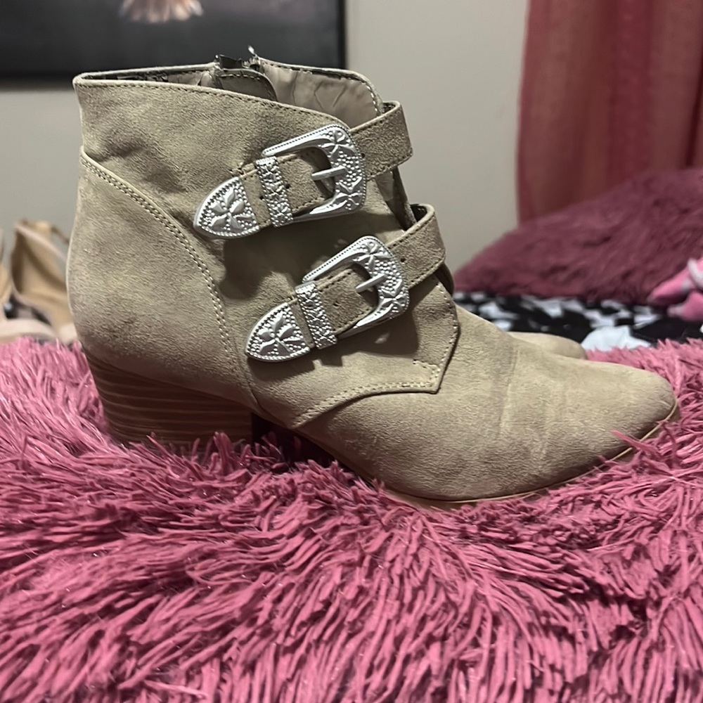 Christian Siriano Tan Short Heeled Boots With Buckles And Side Zipper 6 1/2